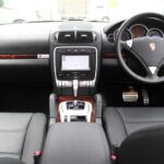 ポルシェカイエン運転席写真