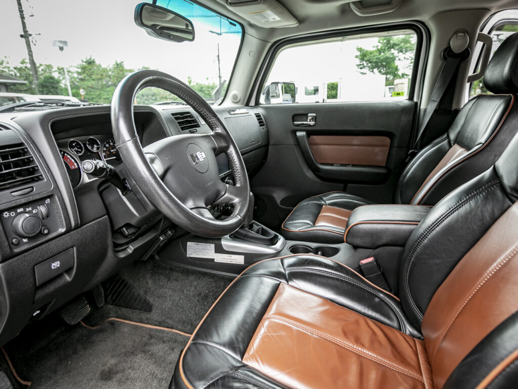 ハマーH3運転席写真