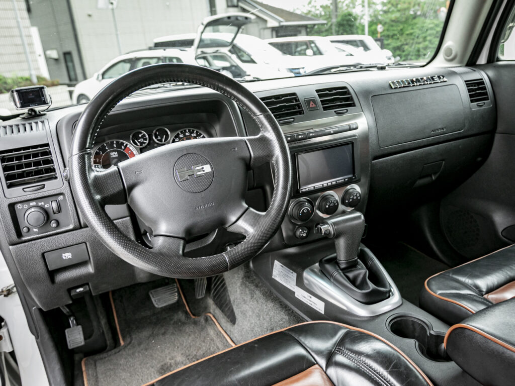 ハマーH3運転席写真