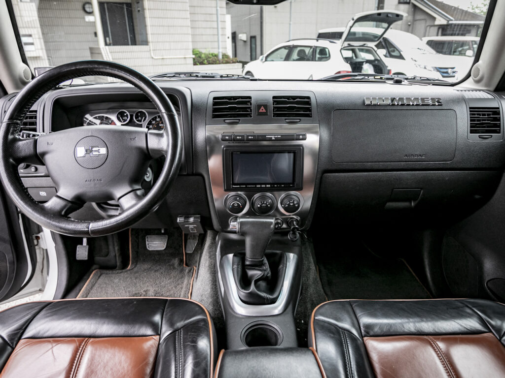 ハマーH3運転席写真