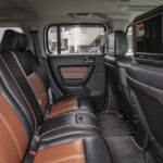 ハマーH3後部座席写真