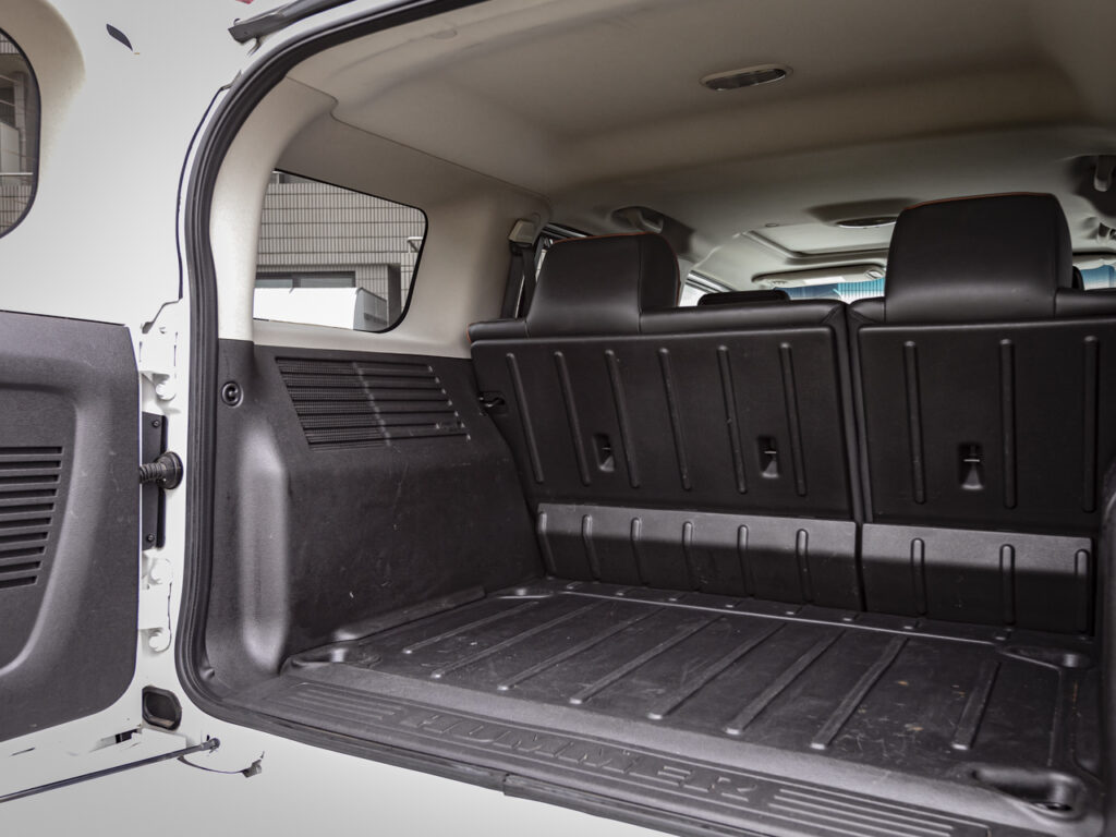 ハマーH3トランク写真