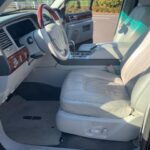 リンカーンナビゲーター助手席写真