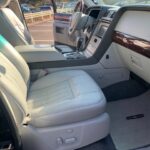 リンカーンナビゲーター助手席の写真