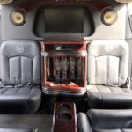 キャデラックエスカレードリムジン仕様後部座席画像