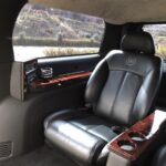 キャデラックエスカレードリムジン仕様後部座席画像